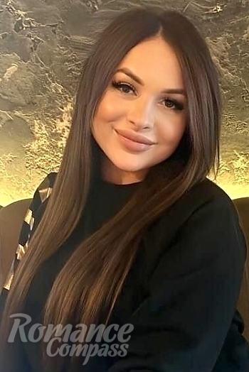 Ukrainian mail order bride Panchishna from Copenhagen with brunette hair and green eye color - image 1