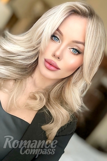 Ukrainian mail order bride Elena from Berlin with blonde hair and blue eye color - image 1