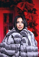 Ukrainian mail order bride Yuliia from Montreal with black hair and blue eye color - image 9