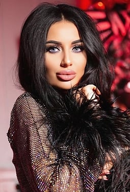 Yuliia, 38 y.o. from Montreal, Canada