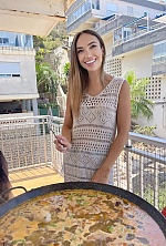 Ukrainian mail order bride Alyona from Valencia with light brown hair and green eye color - image 3
