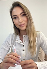 Ukrainian mail order bride Alyona from Valencia with light brown hair and green eye color - image 5