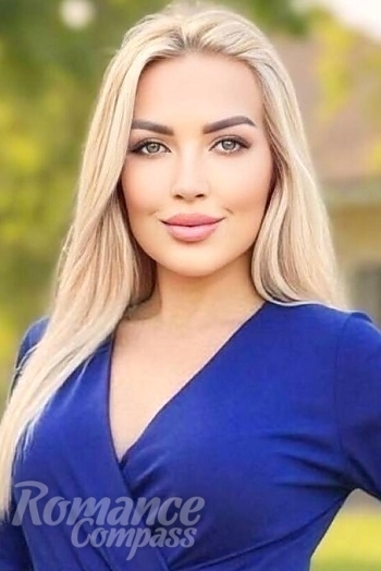 Ukrainian mail order bride Natalia from Kyiv with blonde hair and green eye color - image 1