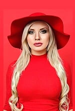 Ukrainian mail order bride Isabella from Warsaw with blonde hair and green eye color - image 10