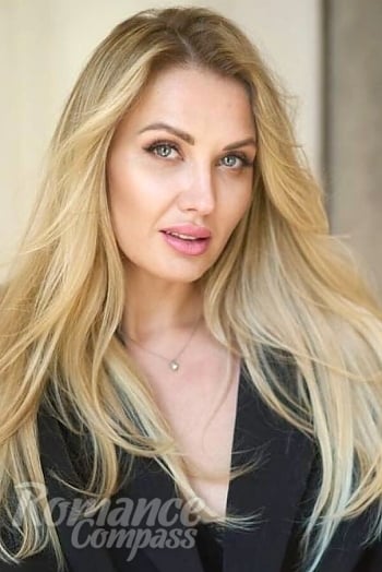 Ukrainian mail order bride Anna from Trenton with blonde hair and blue eye color - image 1