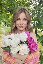 Ukrainian mail order bride Irina from Lutsk with light brown hair and blue eye color - image 5