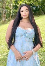 Ukrainian mail order bride Derling from San José with black hair and brown eye color - image 8