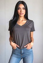 Ukrainian mail order bride Melody from Buenos Aires with black hair and brown eye color - image 3