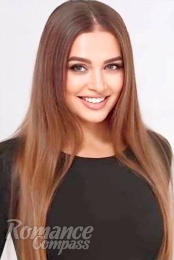 Ukrainian mail order bride Nina from Madrid with light brown hair and green eye color - image 1