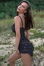 Ukrainian mail order bride Olena from Paris with light brown hair and green eye color - image 6