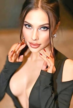 Olena, 33 y.o. from Paris, France