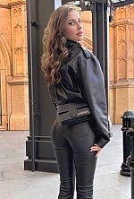 Ukrainian mail order bride Olena from Paris with light brown hair and green eye color - image 7