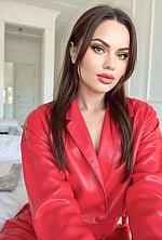 Ukrainian mail order bride Zhanna from Florida with brunette hair and green eye color - image 5