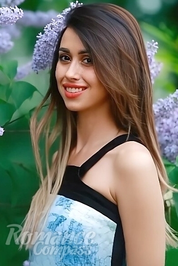 Ukrainian mail order bride Elina from Yerevan with brunette hair and hazel eye color - image 1