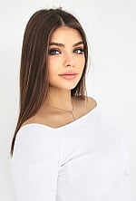 Ukrainian mail order bride Mariana from Kryvyi Rih with light brown hair and green eye color - image 8
