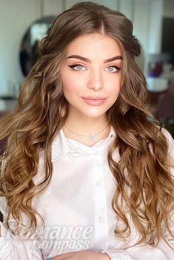 Ukrainian mail order bride Mariana from Kryvyi Rih with light brown hair and green eye color - image 1