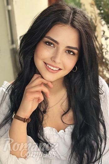 Ukrainian mail order bride Diana from Ivano-Frankivsk with brunette hair and brown eye color - image 1