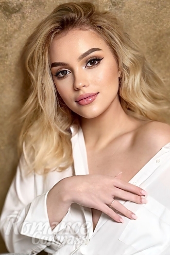 Ukrainian mail order bride Kateryna from Marseillette with blonde hair and brown eye color - image 1