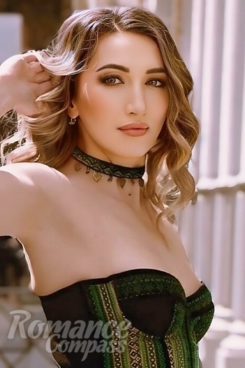 Ukrainian mail order bride Oksana from Chicago with light brown hair and green eye color - image 1