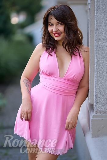 Ukrainian mail order bride Kateryna from Kyiv with light brown hair and green eye color - image 1