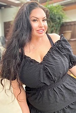 Ukrainian mail order bride Elena from Phuket with black hair and brown eye color - image 6