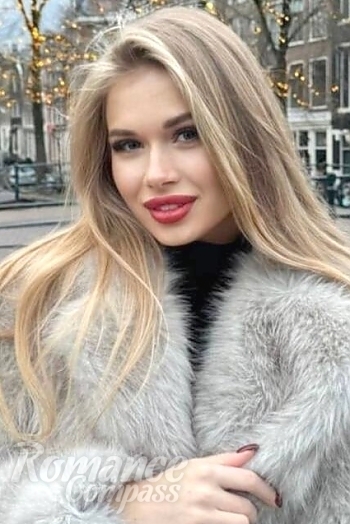 Ukrainian mail order bride Oleksandra from Philadelphia with blonde hair and blue eye color - image 1