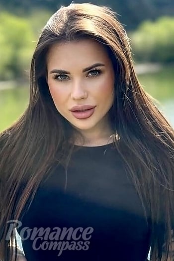 Ukrainian mail order bride Khrystyna from Paris with brunette hair and brown eye color - image 1