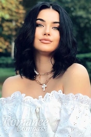 Ukrainian mail order bride Vladyslava from Augsburg with brunette hair and green eye color - image 1