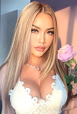 Patcharaphorn, 28 y.o. from Phuket, Thailand