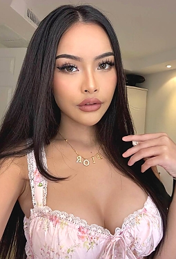 Patcharaphorn, 28 y.o. from Phuket, Thailand