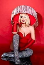 Ukrainian mail order bride Victoria from Madrid with blonde hair and green eye color - image 4