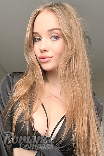Ukrainian mail order bride Adriana from Rivne with blonde hair and green eye color - image 1