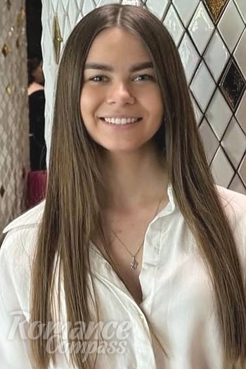 Ukrainian mail order bride Dariia from Kyiv with light brown hair and grey eye color - image 1