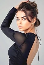 Ukrainian mail order bride Dariia from Kyiv with light brown hair and grey eye color - image 2