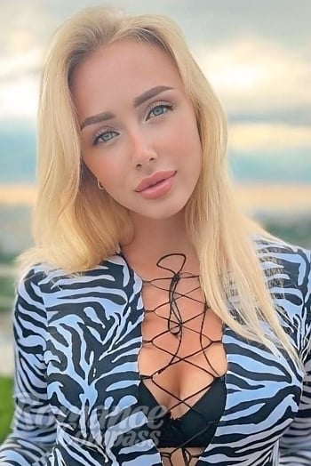 Ukrainian mail order bride Yuliia from Kyiv with blonde hair and green eye color - image 1