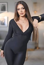 Ukrainian mail order bride Sonia from Bucharest with brunette hair and brown eye color - image 4