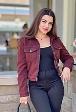 Ukrainian mail order bride Alexandra from Ottawa with black hair and brown eye color - image 9