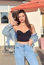 Ukrainian mail order bride Alexandra from Ottawa with black hair and brown eye color - image 4
