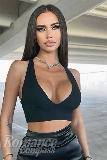Ukrainian mail order bride Lieila from Las Vegas with brunette hair and green eye color - image 1