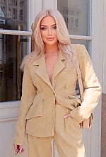 Ukrainian mail order bride Anna from Hamburg with blonde hair and blue eye color - image 3
