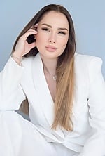 Ukrainian mail order bride Mariia from Kyiv with light brown hair and brown eye color - image 5