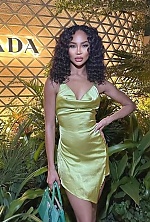 Ukrainian mail order bride Yomaira from Dubai with black hair and brown eye color - image 4