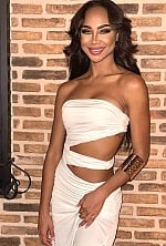 Ukrainian mail order bride Yomaira from Dubai with black hair and brown eye color - image 2