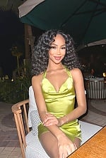 Ukrainian mail order bride Yomaira from Dubai with black hair and brown eye color - image 9