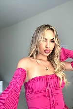 Ukrainian mail order bride Yullia from Ottawa with light brown hair and brown eye color - image 2