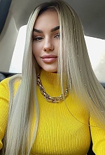 Ukrainian mail order bride Yullia from Ottawa with light brown hair and brown eye color - image 5