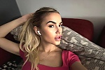 Ukrainian mail order bride Yullia from Ottawa with light brown hair and brown eye color - image 3