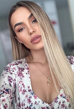 Yullia, 24 y.o. from Ottawa, Canada