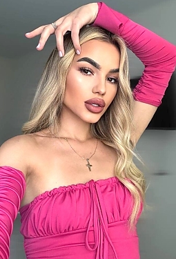Yullia, 24 y.o. from Ottawa, Canada