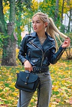 Ukrainian mail order bride Yullia from Ottawa with light brown hair and brown eye color - image 4
